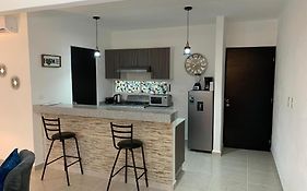 Hermoso apartamento piscina, céntrico, área libre.